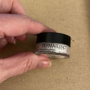 New sealed Dermablend loose setting powder